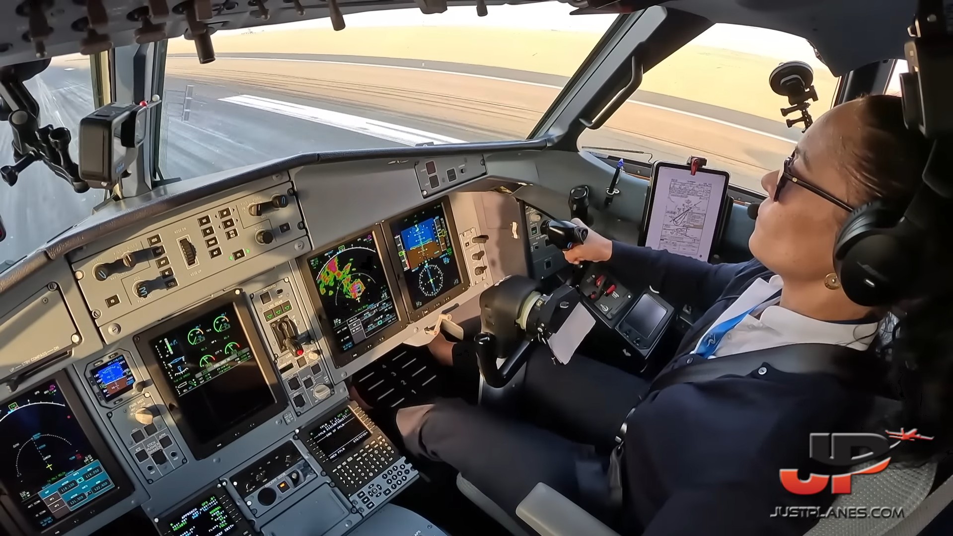 chettt　室内機 トゥールーズからタヒチへ：最新鋭のATR72-600で9カ国を51時間かけて